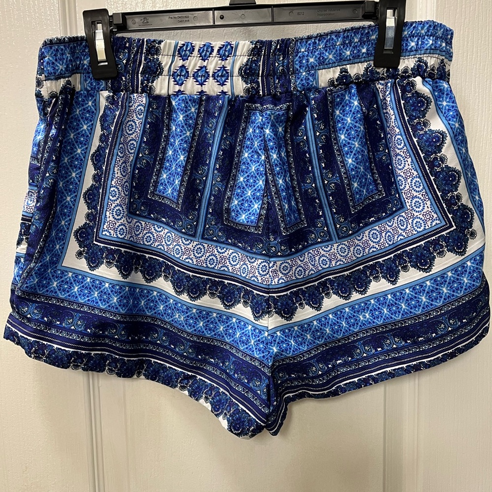 Dizzy Blue and White Shorts with Paisley Design Sz L - Picture 2 of 5
